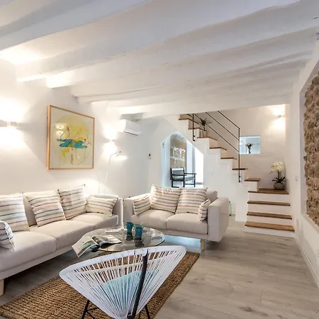 Townhouse On The Rocks By Homevillas360 * Pollença